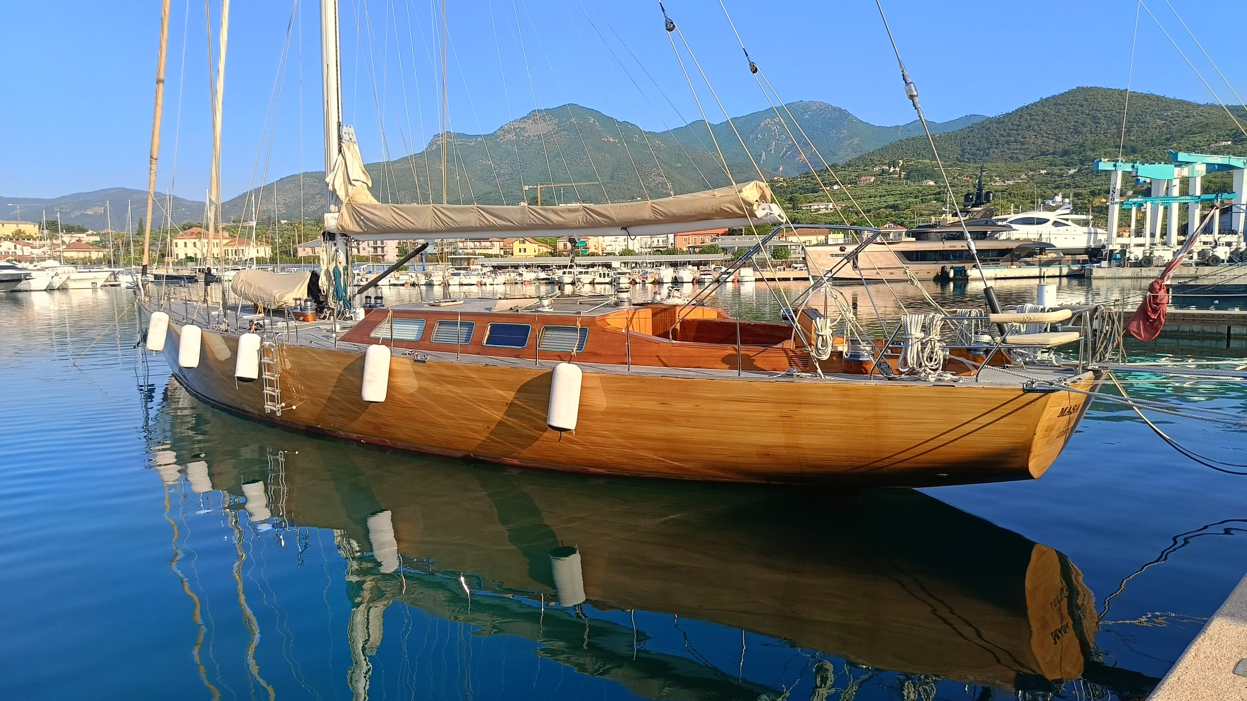 L'alba fotografata alla Marina di Loano - Maremontana Running Park