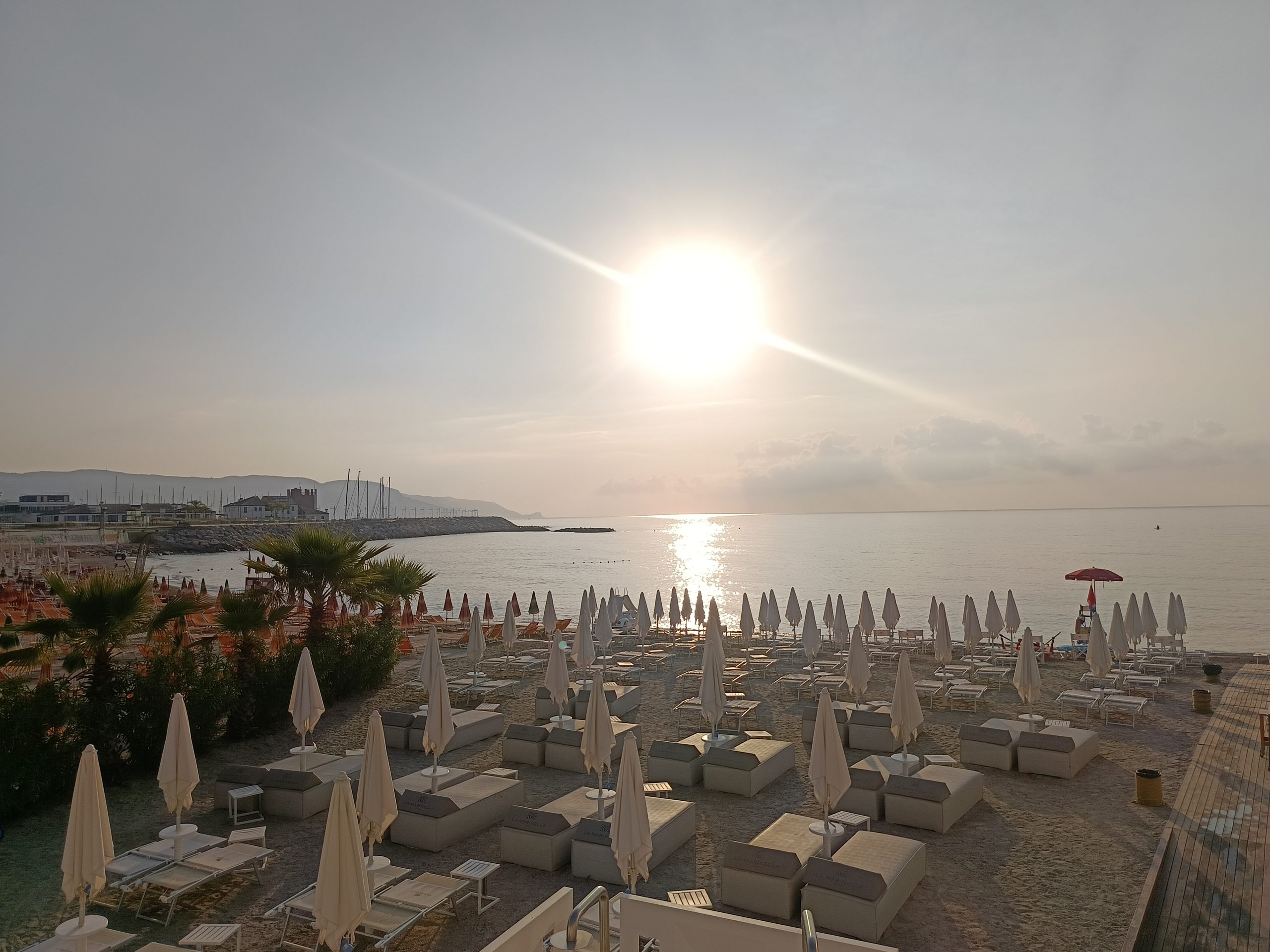 L'alba fotografata dai bagni Marinella - Maremontana Running Park