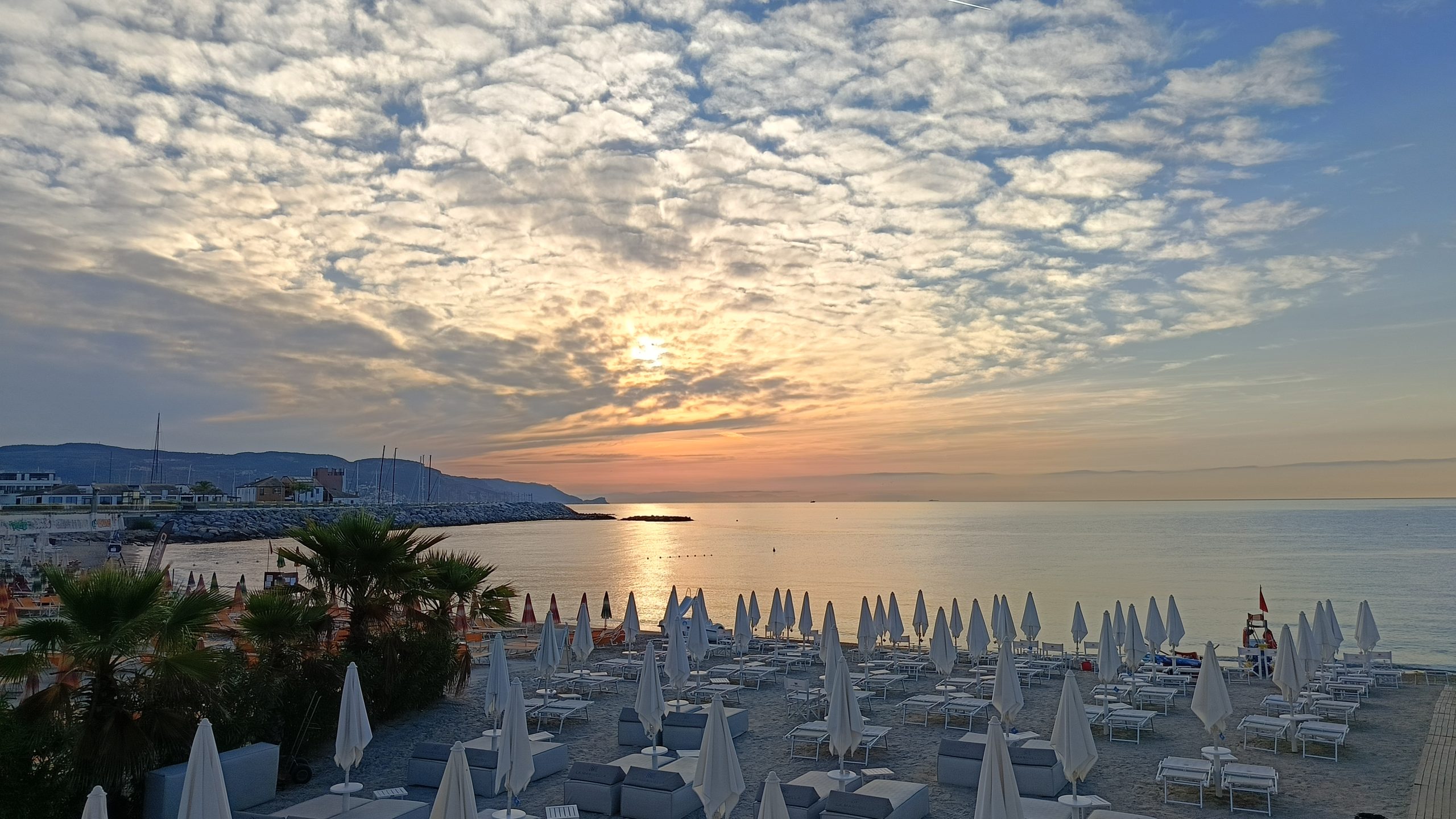 L'alba fotografata dai bagni Marinella - Maremontana Running Park