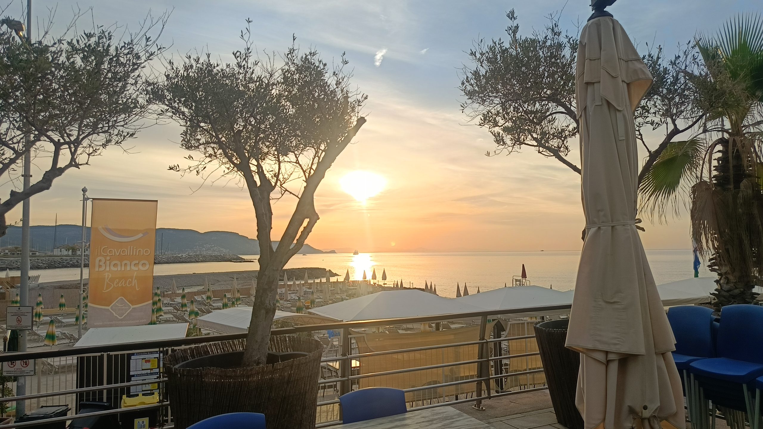L'alba fotografata dai bagi Cavallino Bianco - Maremontana Running Park